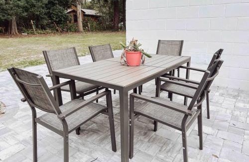 Gainesville House | Quaint Cottage by UF & Shands - Pet-Friendly Long Stays