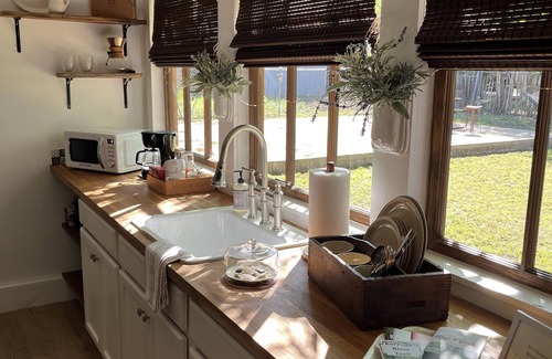 Kerrville Cottage | Quaint Cottage Centrally Located to Kerrville