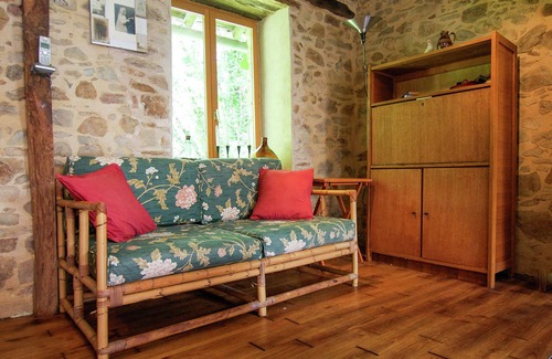 Bassin de Brive Cottage | Quaint Cottage in Juillac with Private Garden