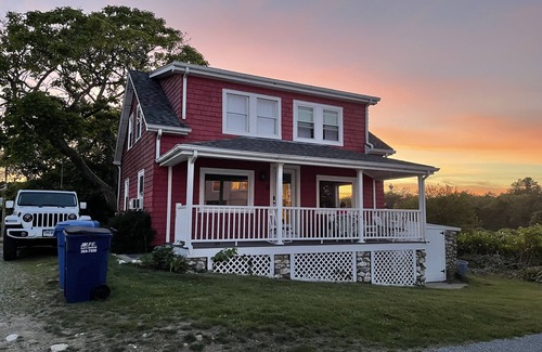 Snug Harbor House | Quaint cottage in Snug Harbor with water views/rights!