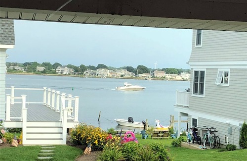 Snug Harbor House | Quaint cottage in Snug Harbor with water views/rights!