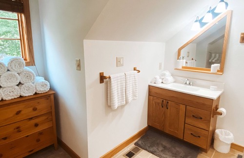Bellmore Cottage | Quaint Cottage on Raccoon Lake with a Beautiful View