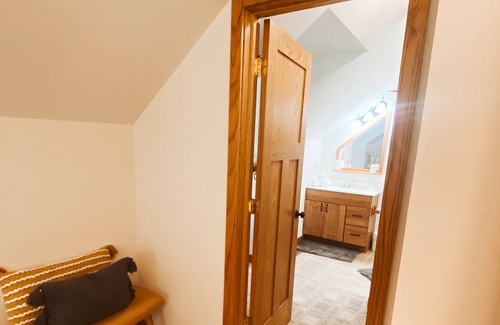 Bellmore Cottage | Quaint Cottage on Raccoon Lake with a Beautiful View
