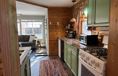 Wabasha Cottage | Quaint cottage steps from Marina