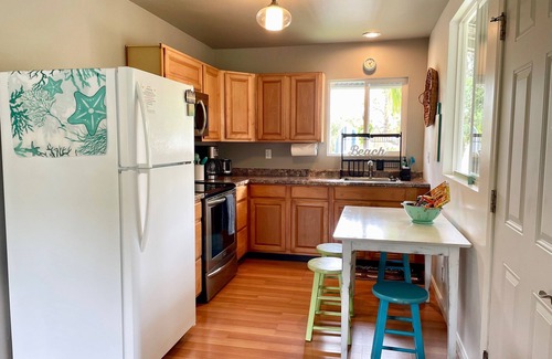 Haiku Cottage | Quaint COTTAGE ~ Walk To Coffee shop, nearby Road to Hana & Haleakala