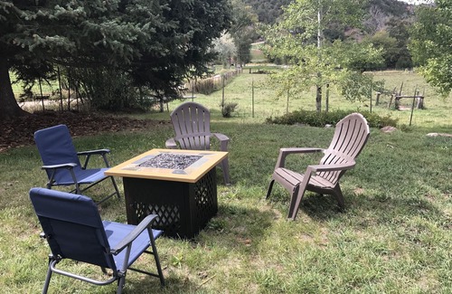 New Castle House | Quaint Country Charm, but close to all the Valley has to offer.