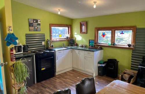 Motueka Valley Apartment | Quaint Country Cottage