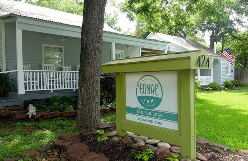 New Braunfels Cottage | Quaint Cozy Cottage, walking distance to downtown, Comal River & Schlitterbahn