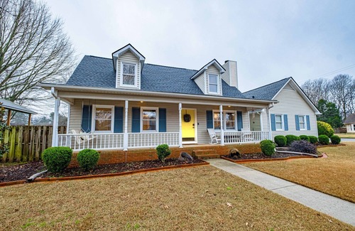 Madison House | Quaint & Cozy Cottage in the Heart of Madison AL.