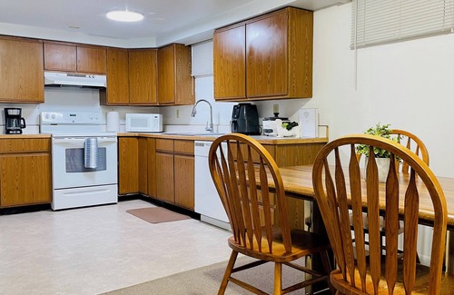 Laramie Apartment | Quaint Downstairs Apartment by Campus w/amenities
