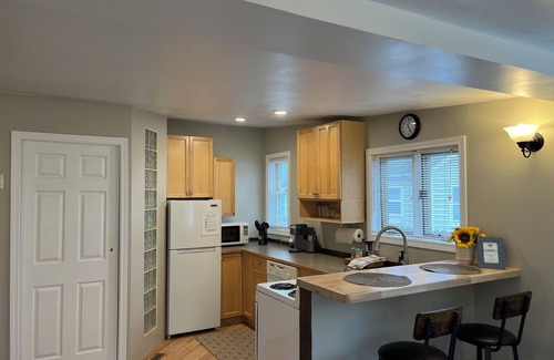 Bozeman House | Quaint Downtown Studio 4 blocks off Main