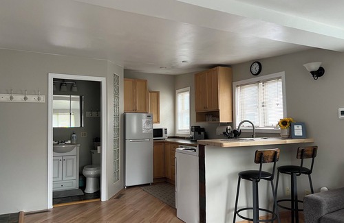 Bozeman House | Quaint Downtown Studio 4 blocks off Main