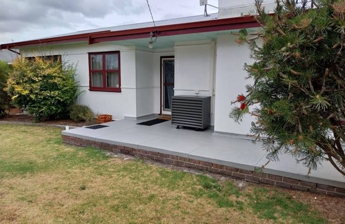 Walpole House | Quaint Family Home in Walpole with sleep-out