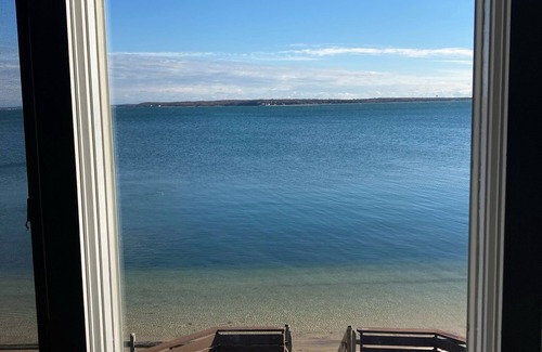 Jamesport House | Quaint Family-sized Home w/private beach — 5 minutes from wineries!