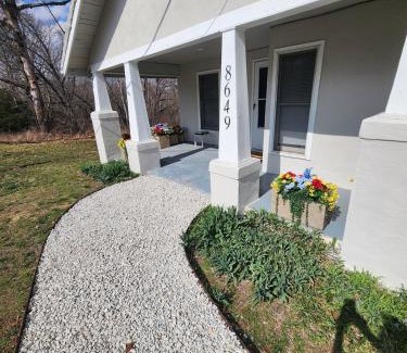 Branson West House | Quaint Farmhouse