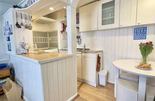 Treator Cottage | Quaint Fisherman's cottage in the heart of Padstow, wifi, pets welcome