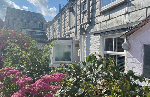 Treator Cottage | Quaint Fisherman's cottage in the heart of Padstow, wifi, pets welcome