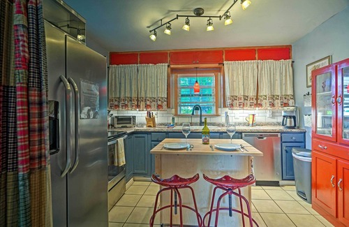 Garden City Apartment | Quaint Garden City Studio w/Hot Tub: Pets Welcome