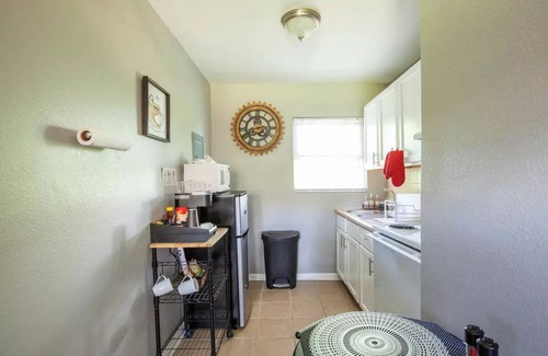 Mechanicsville Apartment | Quaint Gem Apt~Close to Downtown~Queen Bed