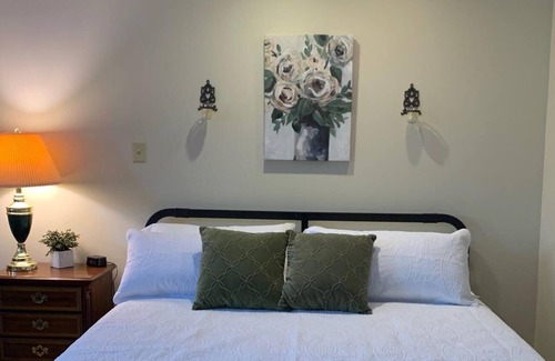 Natchitoches Cottage | Quaint guest house is within walking distance to downtown.