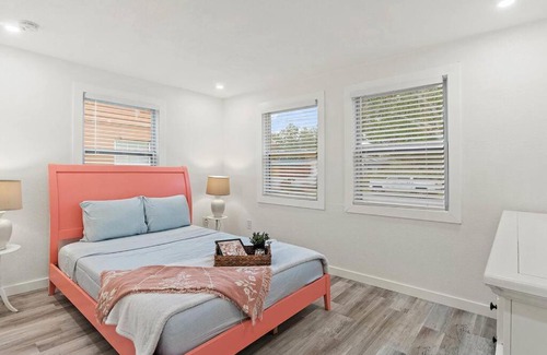 Gulfport House | Quaint Gulfport Beach Bungalow