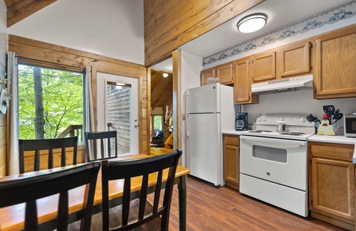 Stanton Cabin | Quaint, heavily forested cabin, mountain valley view.