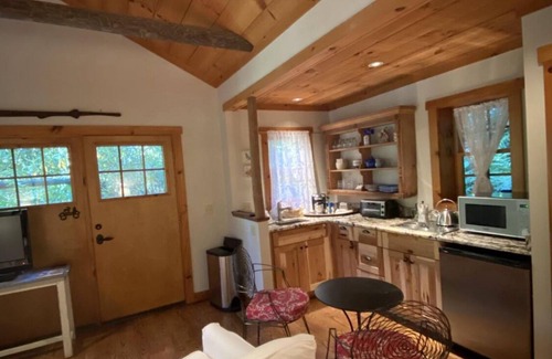 Lake Sequoyah Cabin | Quaint Highlands guest house cabin. Private and secluded.