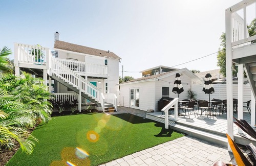 Historic Uptown House | Quaint Historic Upstairs Apartment in downtown St Pete!