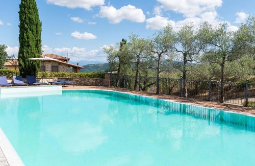 Canalicchio House | Quaint Holiday Home in Collazzone with Sauna & Whirlpool