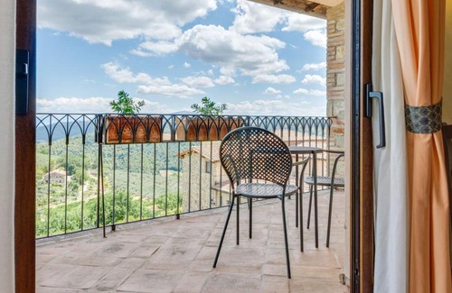 Canalicchio House | Quaint Holiday Home in Collazzone with Sauna & Whirlpool