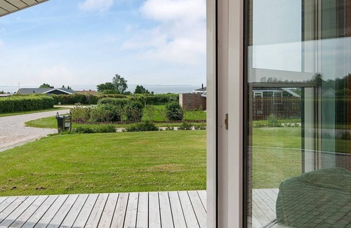 Ronde House | Quaint Holiday Home in Ronde with Whirlpool