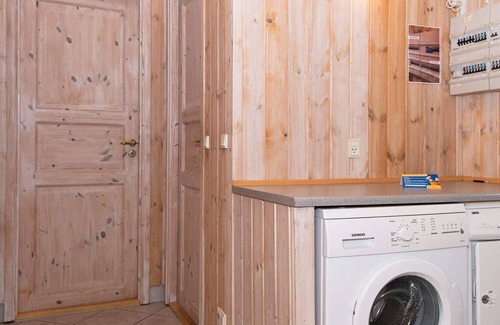 Ronde House | Quaint Holiday Home in Ronde with Whirlpool