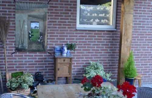Valkenswaard House | Quaint Holiday Home in Valkenswaard with Terrace