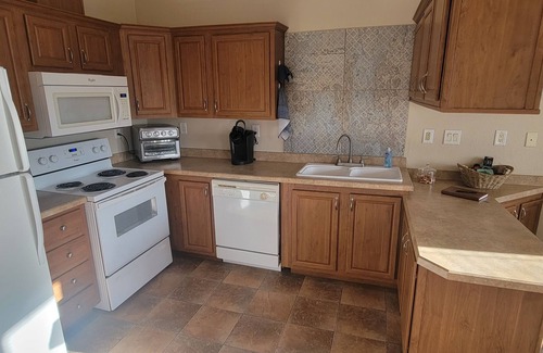 Pearce House | Quaint home in southern Arizona wine country. Pet Friendly!