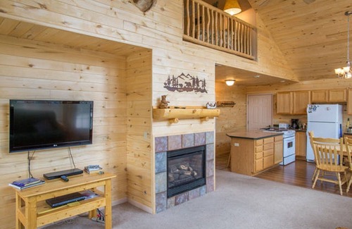 Twin Lakes House | Quaint House in the Woods hiking trails, pet friendly and lots of privacy