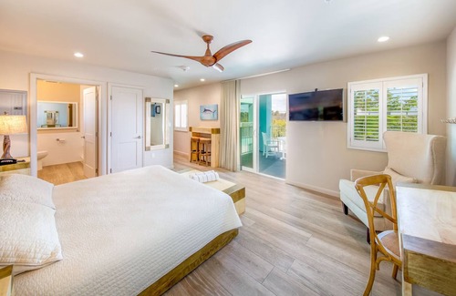 Long Key Hotel | Quaint Island Stay at the Lime Tree! 2 Units w/Private Balcony, Pool, Beach!
