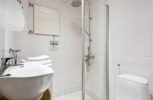 Alppiharju Apartment | Quaint Kallio Hideaway in Amazing Location