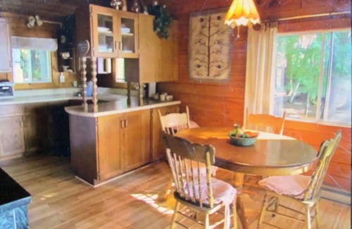 North Frontenac Cabin | Quaint Lakefront cottage on Big Gull Lake. Great fishing and swimming!