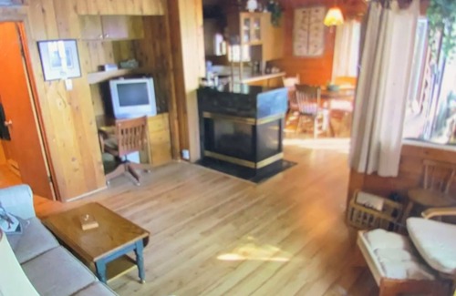 North Frontenac Cabin | Quaint Lakefront cottage on Big Gull Lake. Great fishing and swimming!
