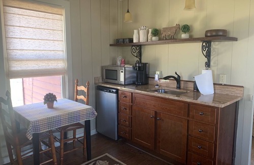 Arcadia Cottage | Quaint Little Porch Cottage