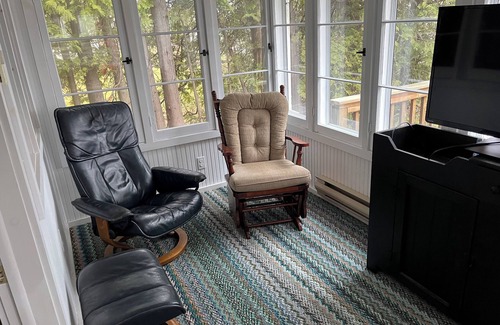 Ponshewaing Cabin | Quaint Log Cabin on Crooked Lake