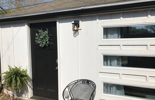 Bryn Mawr Apartment | Quaint midtown studio located minutes from the best Tulsa has to offer.