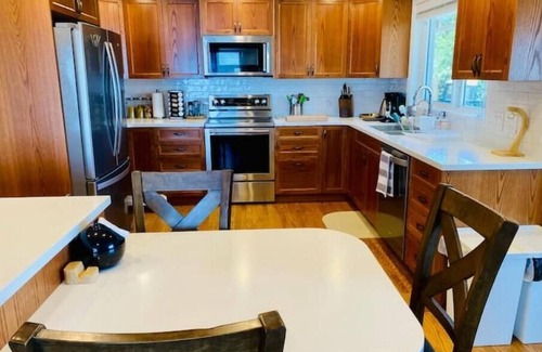 Southwest Mission House | Quaint Okanagan Lake lifestyle.