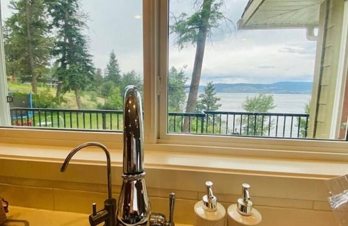 Southwest Mission House | Quaint Okanagan Lake lifestyle.