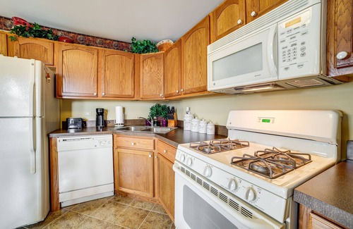 Park Forest Apartment | Quaint Park Forest Apartment - Near Golf Courses!