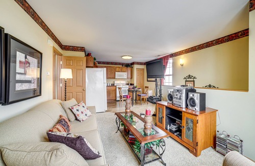 Park Forest Apartment | Quaint Park Forest Apartment - Near Golf Courses!