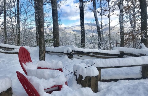 Topton Cabin | Quaint, Private log cabin mountain top retreat