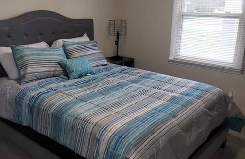 Jonesboro Condo | Quaint Renovated Duplex Home, WiFi, Workspace, 3 SmartTVs, Near Downtown Atlanta