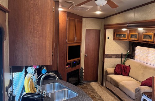 Laurel Lakes House | Quaint RV with AC in charming Pineville-nA Primitive and Off Grid Campsite