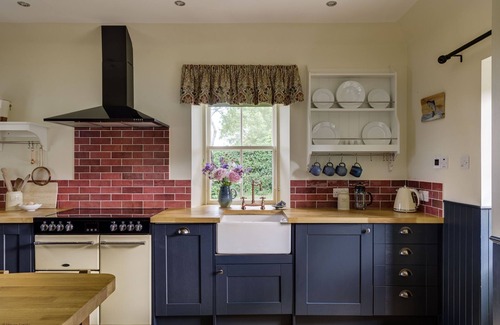 Huntly Cottage | Quaint Scottish Estate Cottage with Valley View and Hot Tub